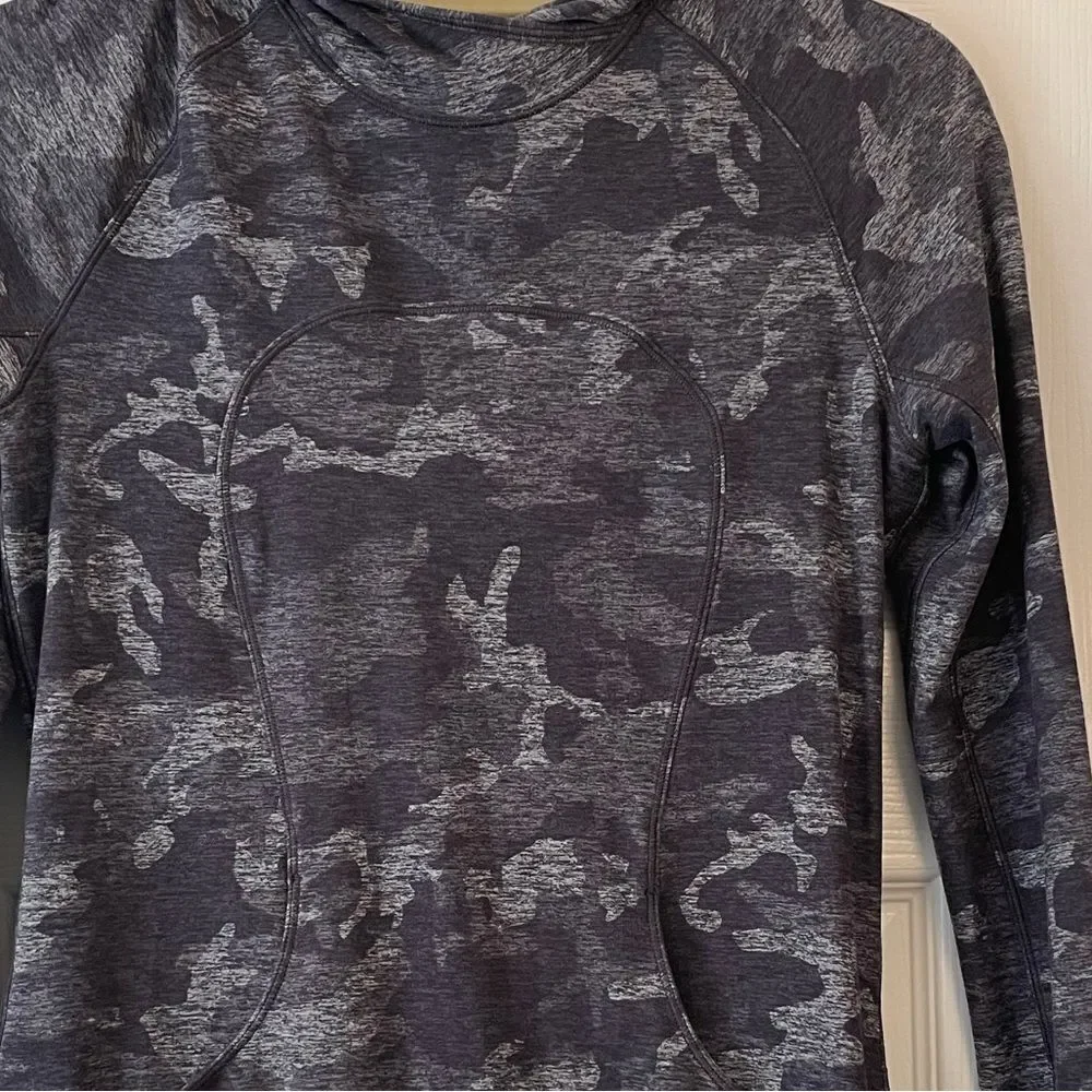 lululemon athletica Gray hooded pullover Size 6